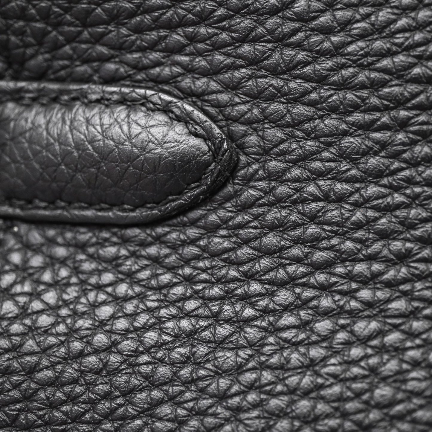 Hermès Kelly 28 Noir 89 Togo Gold Hardware