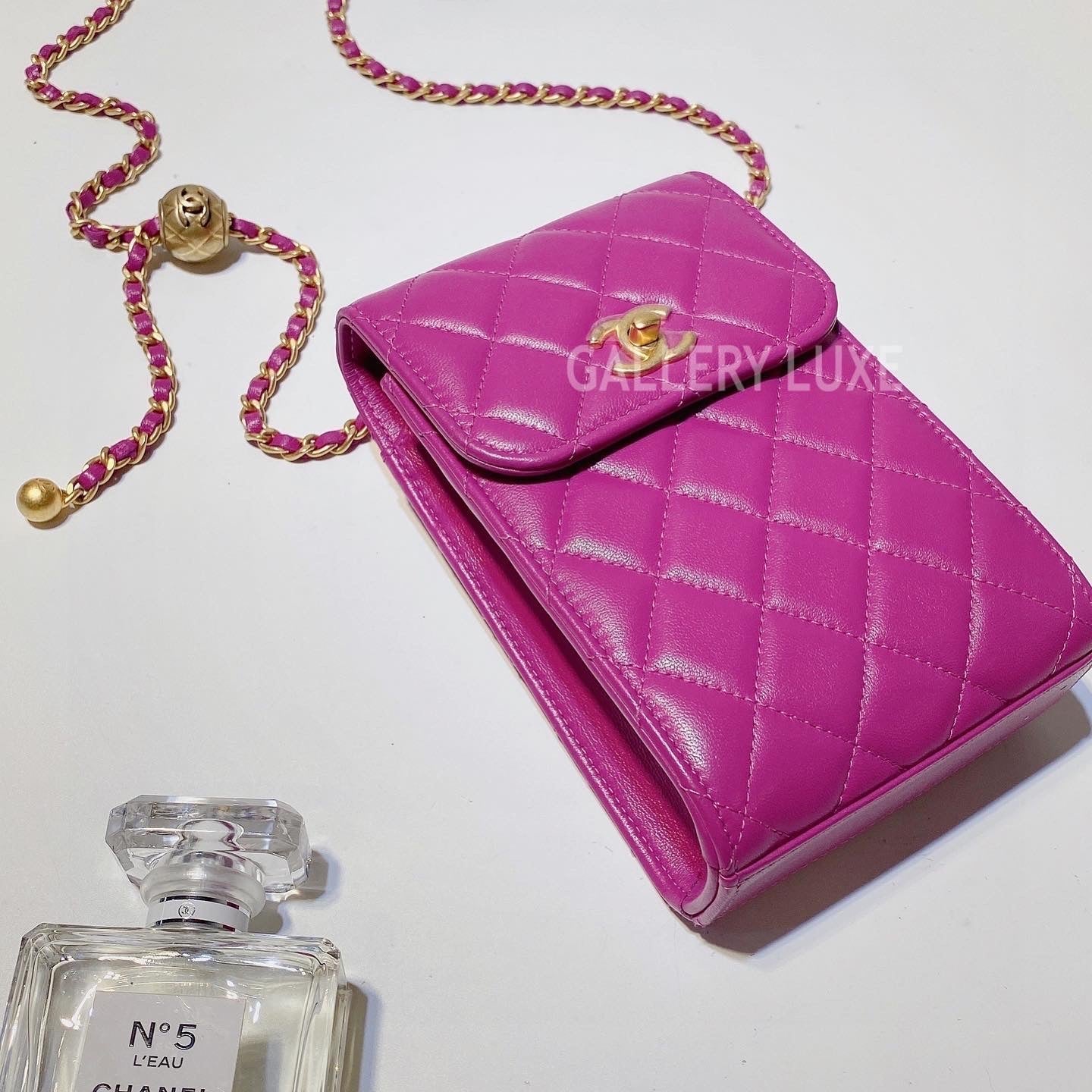 No.3348-Chanel Pearl Crush Phone Holder With Chain