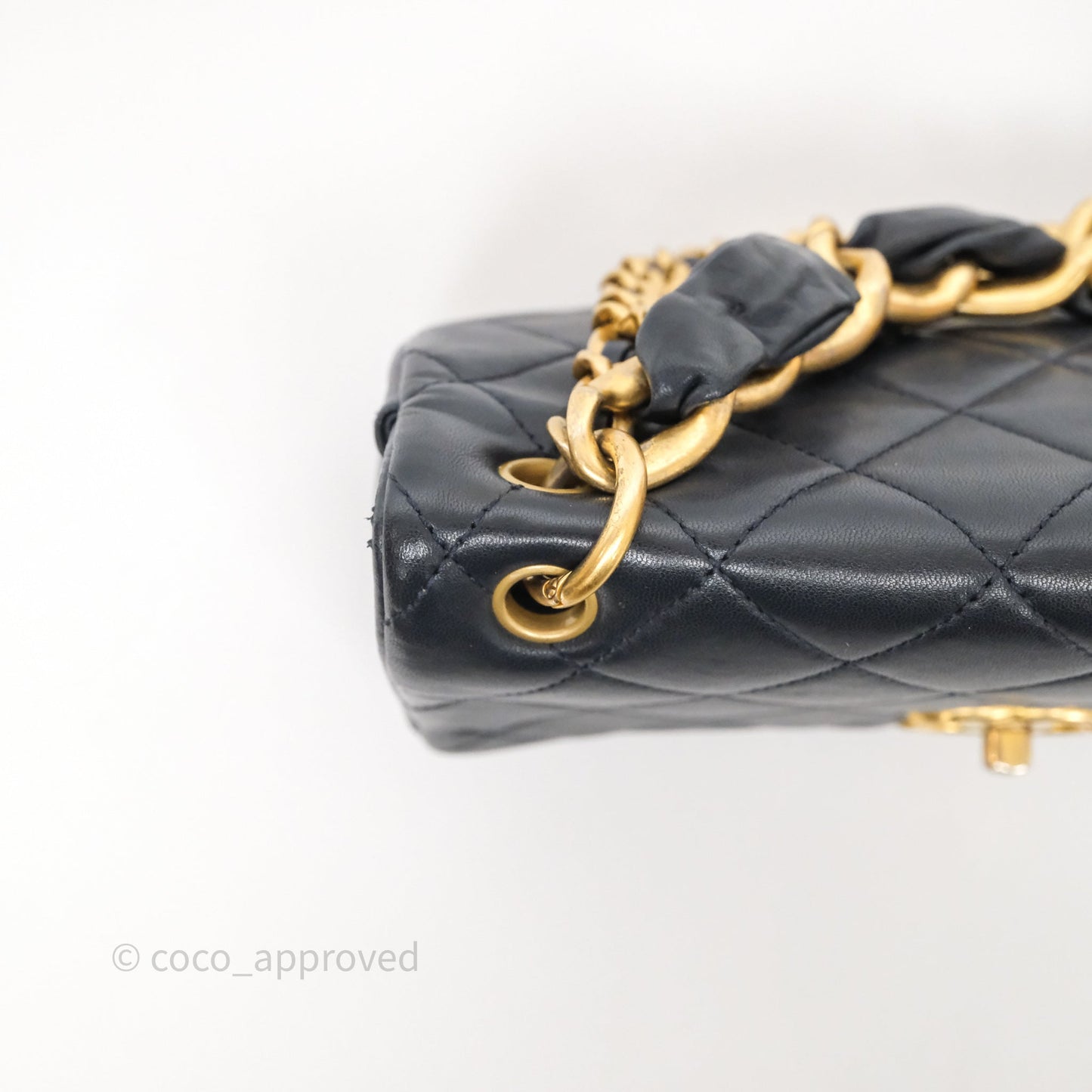 Chanel Quilted Entwined Chain Bag Navy Lambskin Aged Gold Hardware 21P