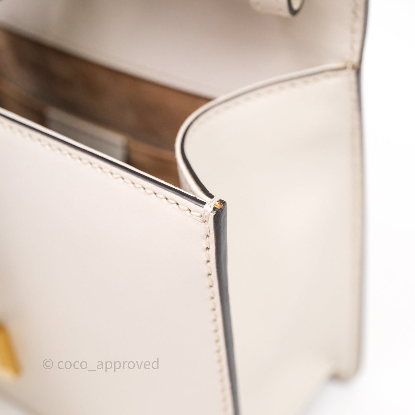Gucci Mini Sylvie Top Handle White Calfskin Shoulder Bag⁣ ⁣⁣⁣⁣⁣⁣⁣⁣⁣⁣⁣⁣⁣⁣⁣⁣With Strap