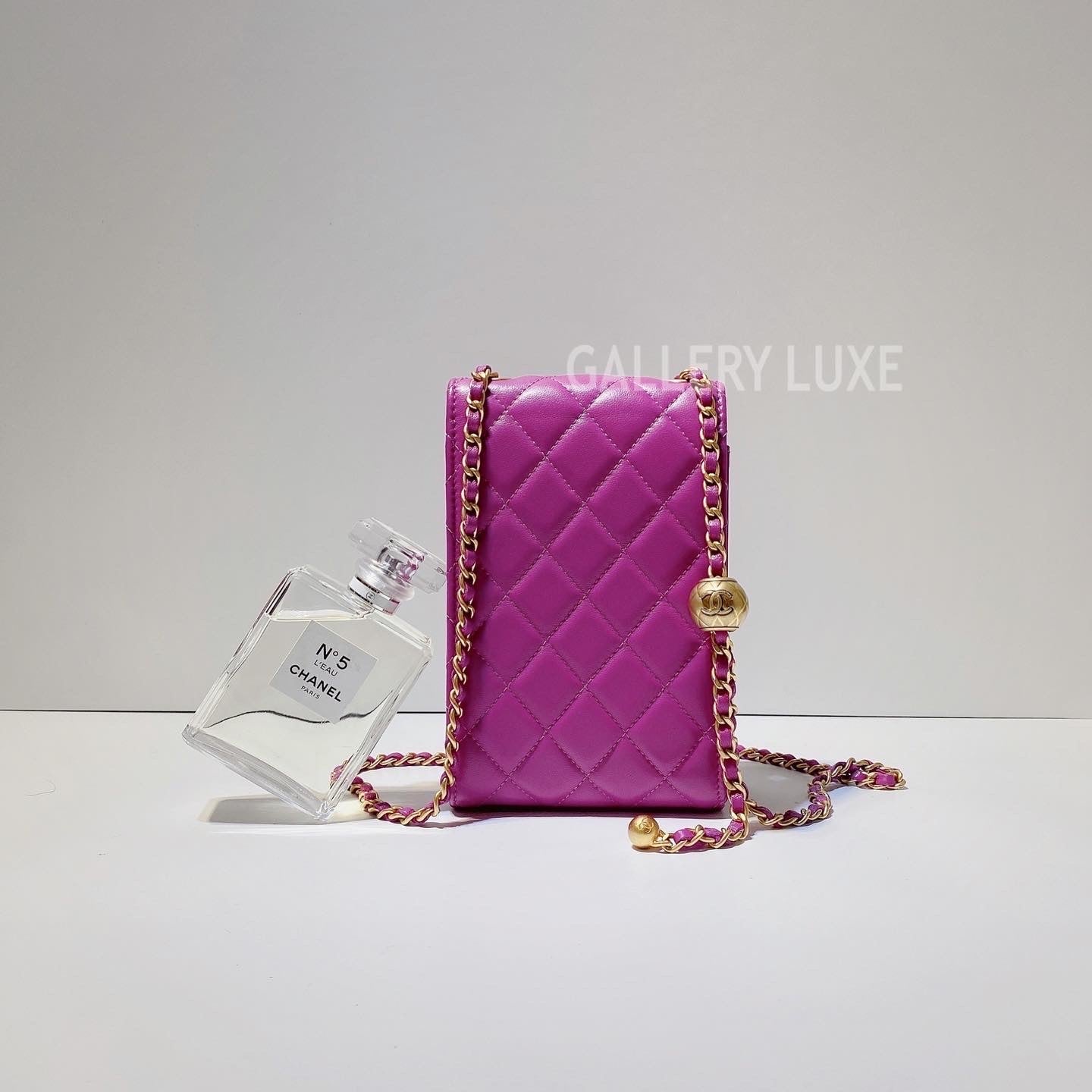 No.3348-Chanel Pearl Crush Phone Holder With Chain