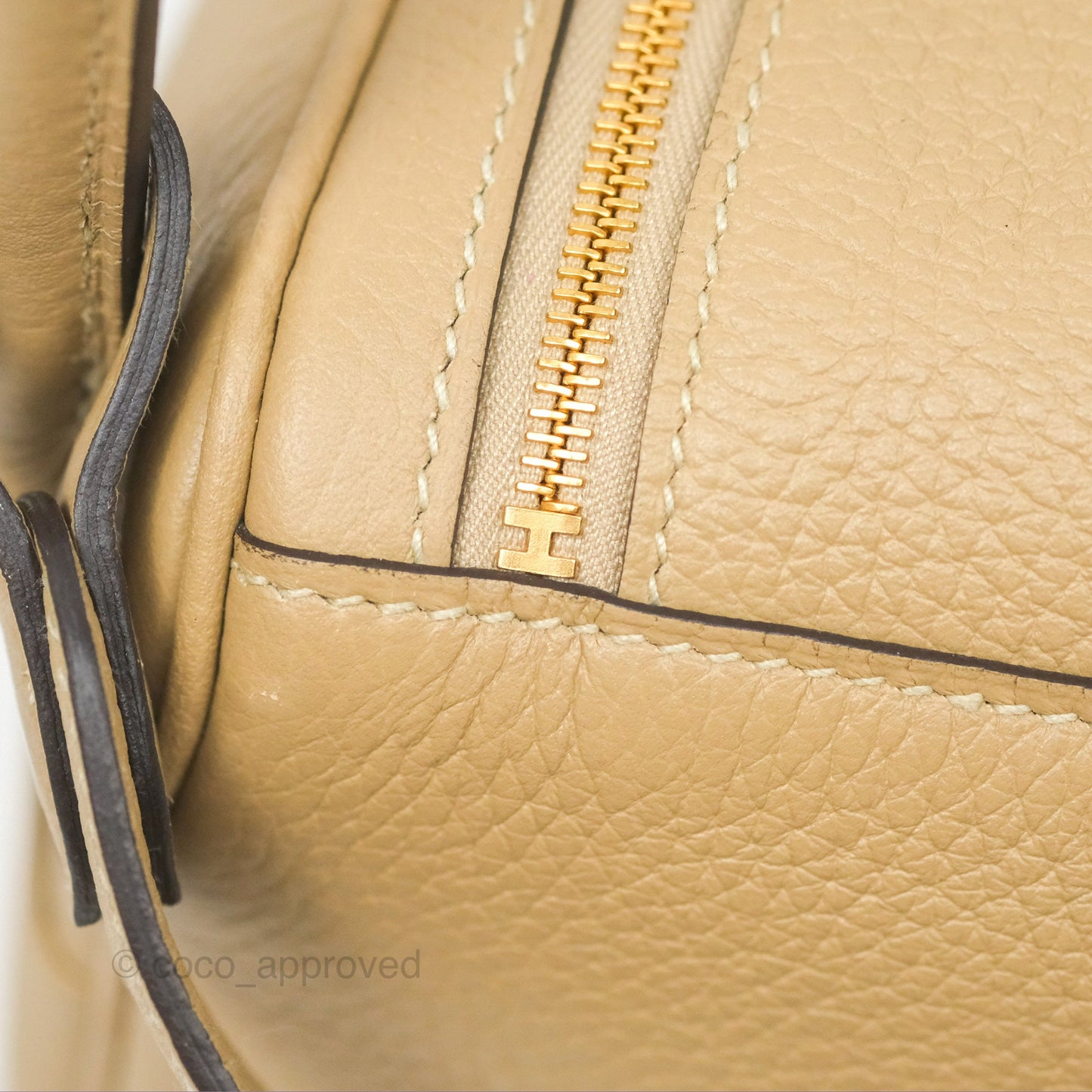 Hermès Lindy 26 Trench Clemence Gold Hardware