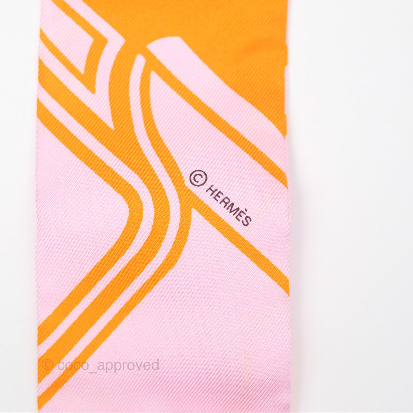 Hermès Les Coupes Tattoo Silk Twilly