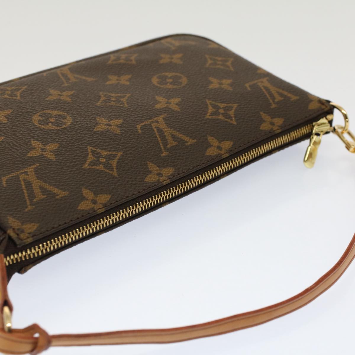 Louis Vuitton Pochette Accessoire  Canvas Clutch Bag ()