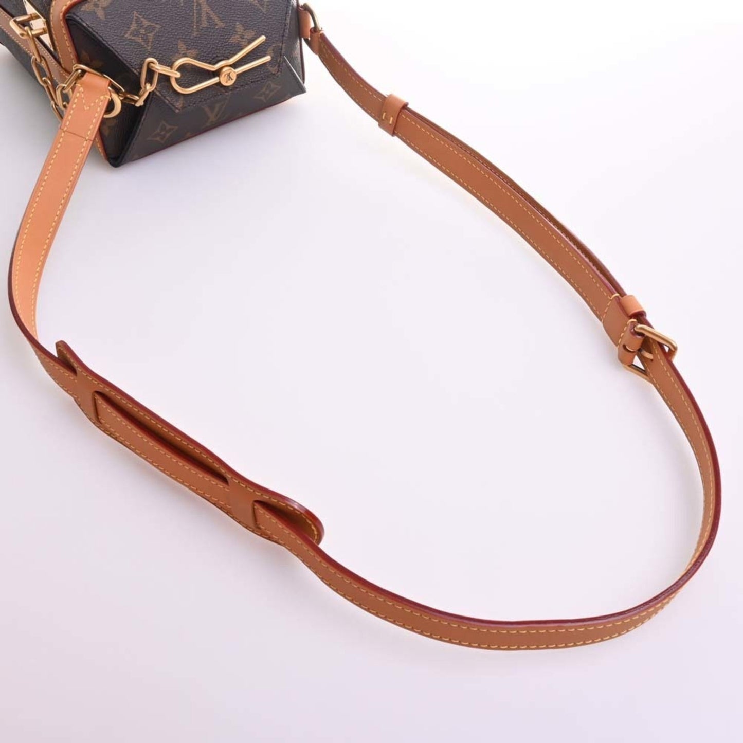 Louis Vuitton  Canvas Shoulder Bag ()