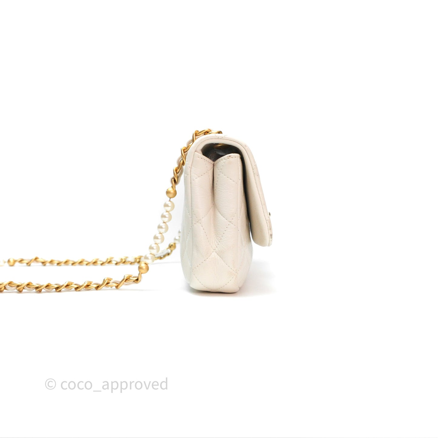 Chanel Quilted Pearl Flap Bag White Shiny Crumpled Calfskin Aged Gold Hardware 22C