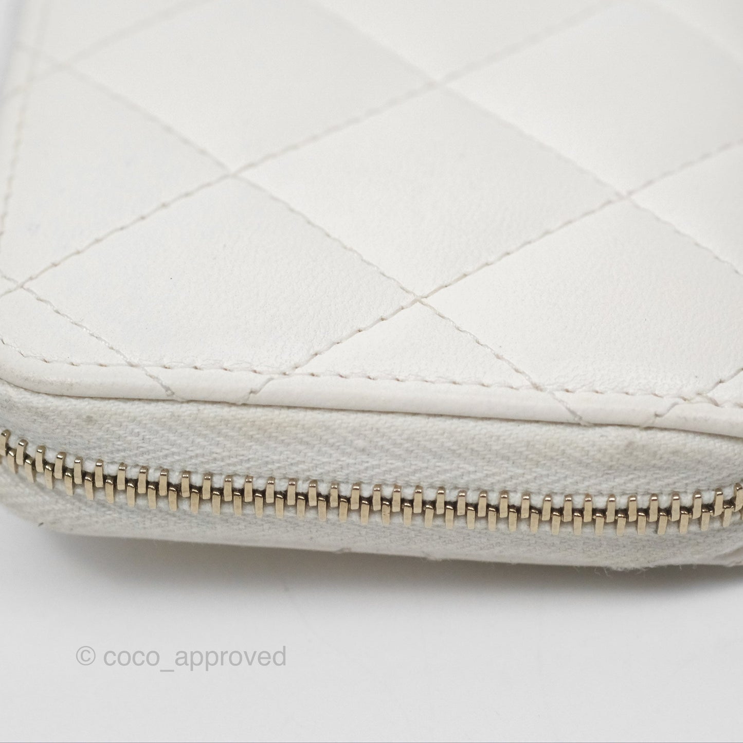 Chanel Pearl CC Zipped Coin Purse White Lambskin Gold Hardware