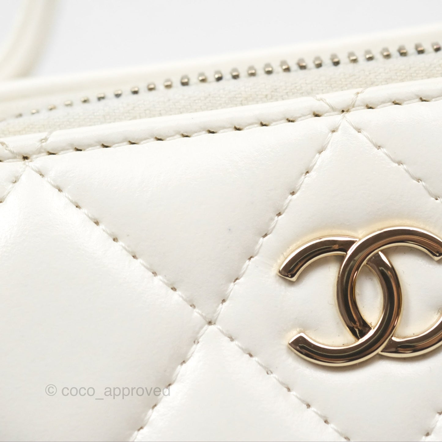 Chanel Top Handle Quilted Vanity Case White Shiny Lambskin Good Hardware