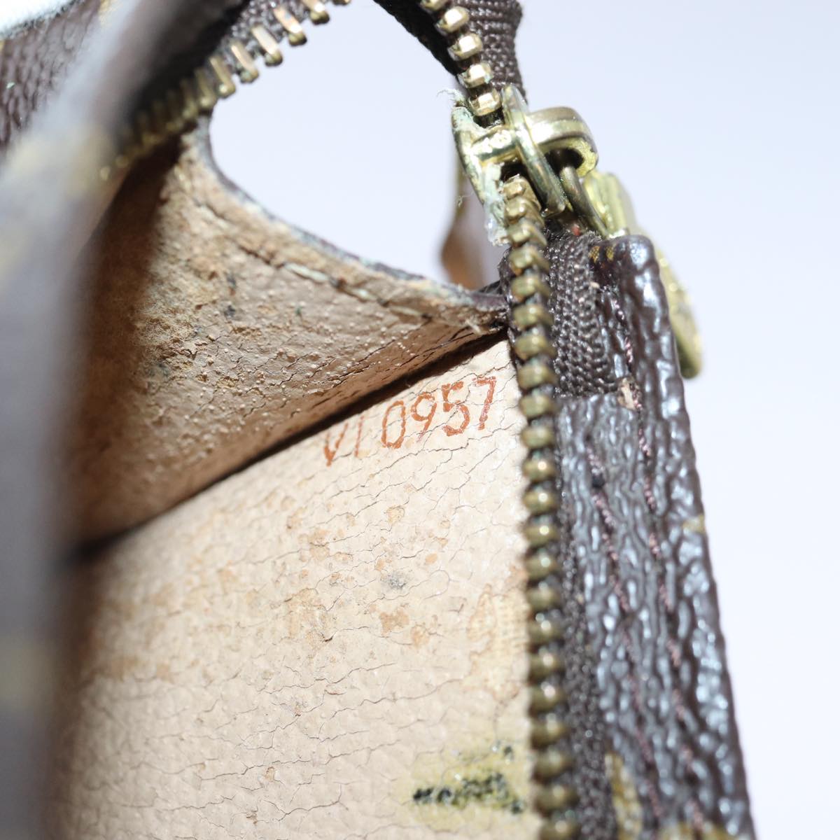 LOUIS VUITTON Monogram Bucket GM Pouch Accessory Pouch LV 90330