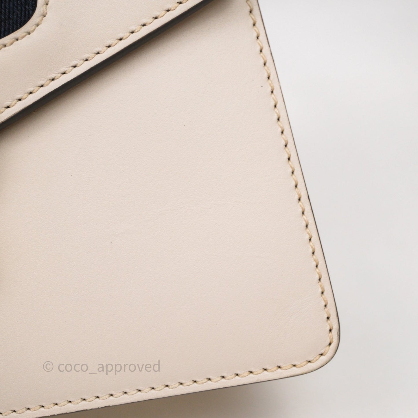 Gucci Mini Sylvie Top Handle White Calfskin Shoulder Bag⁣ ⁣⁣⁣⁣⁣⁣⁣⁣⁣⁣⁣⁣⁣⁣⁣⁣With Strap