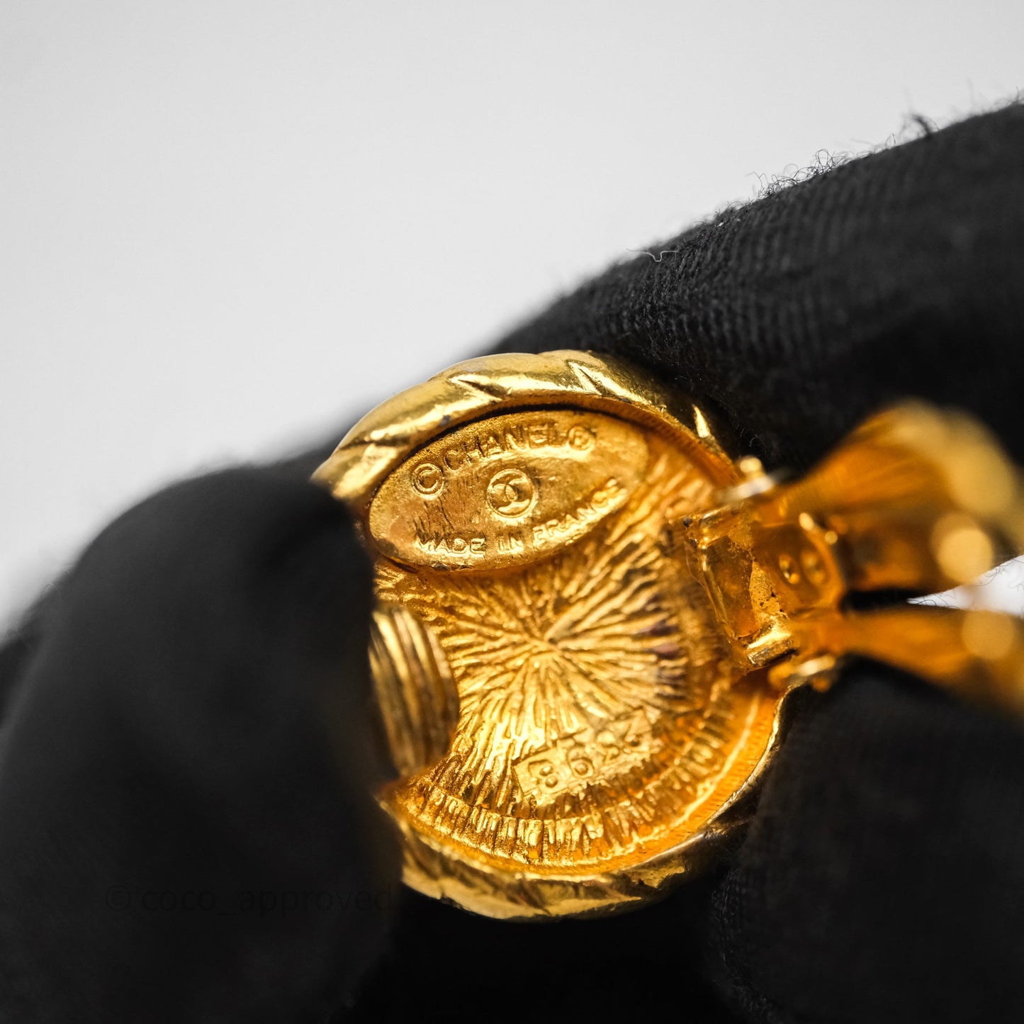 Chanel Vintage CC Round Clip On Earrings Gold Tone