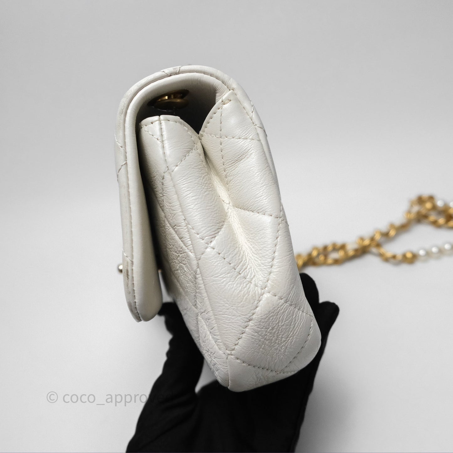 Chanel Quilted Pearl Flap Bag White Shiny Crumpled Calfskin Aged Gold Hardware 22C