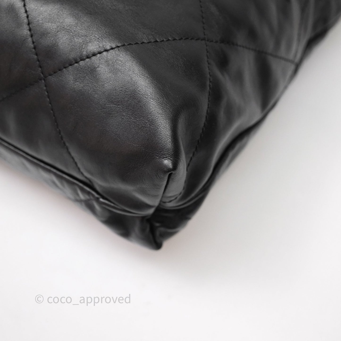 Chanel 22 Bag Medium Black Crumpled Calfskin Aged Gold Hardware