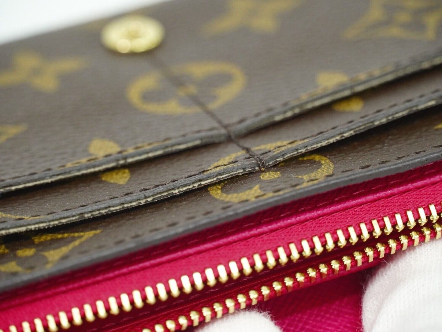 Louis Vuitton Sarah  Canvas Wallet  ()
