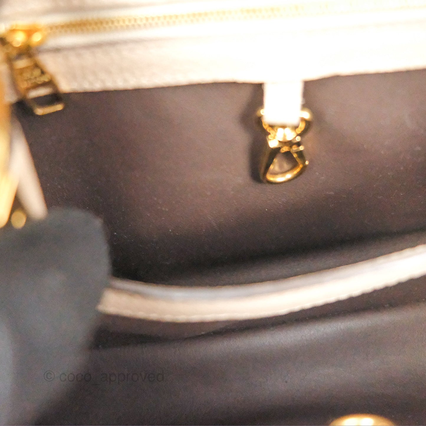 Louis Vuitton Taurillon Capucines BB Galet