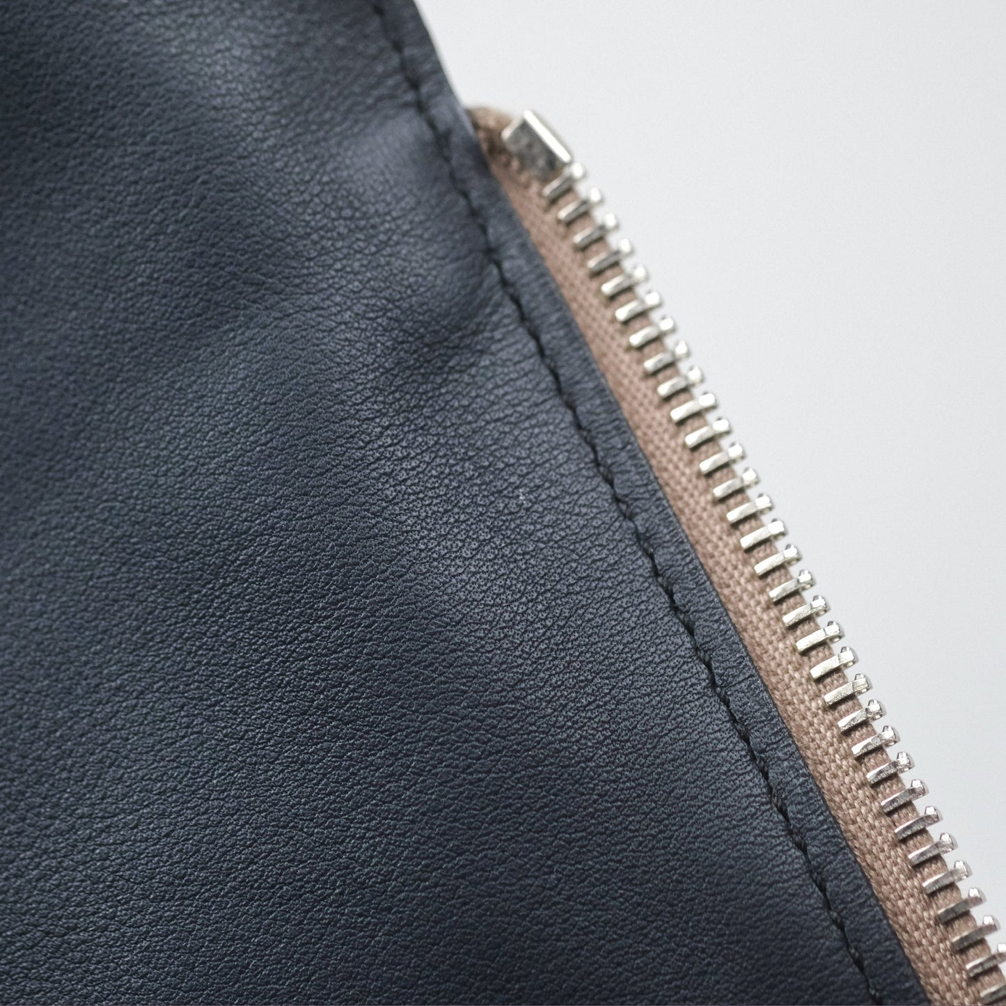 Hermès Lindy 30 Gris Asphalte M8/ Blue Indigo 76 Swift Palladium Hardware