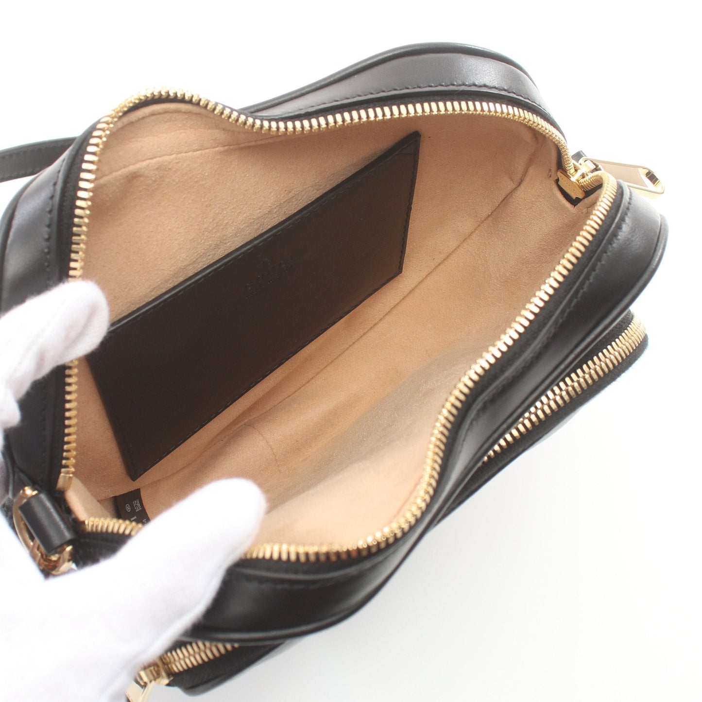 Luxury Gucci Trending 2025 Interlocking G Chain shoulder bag Heart Leather Black