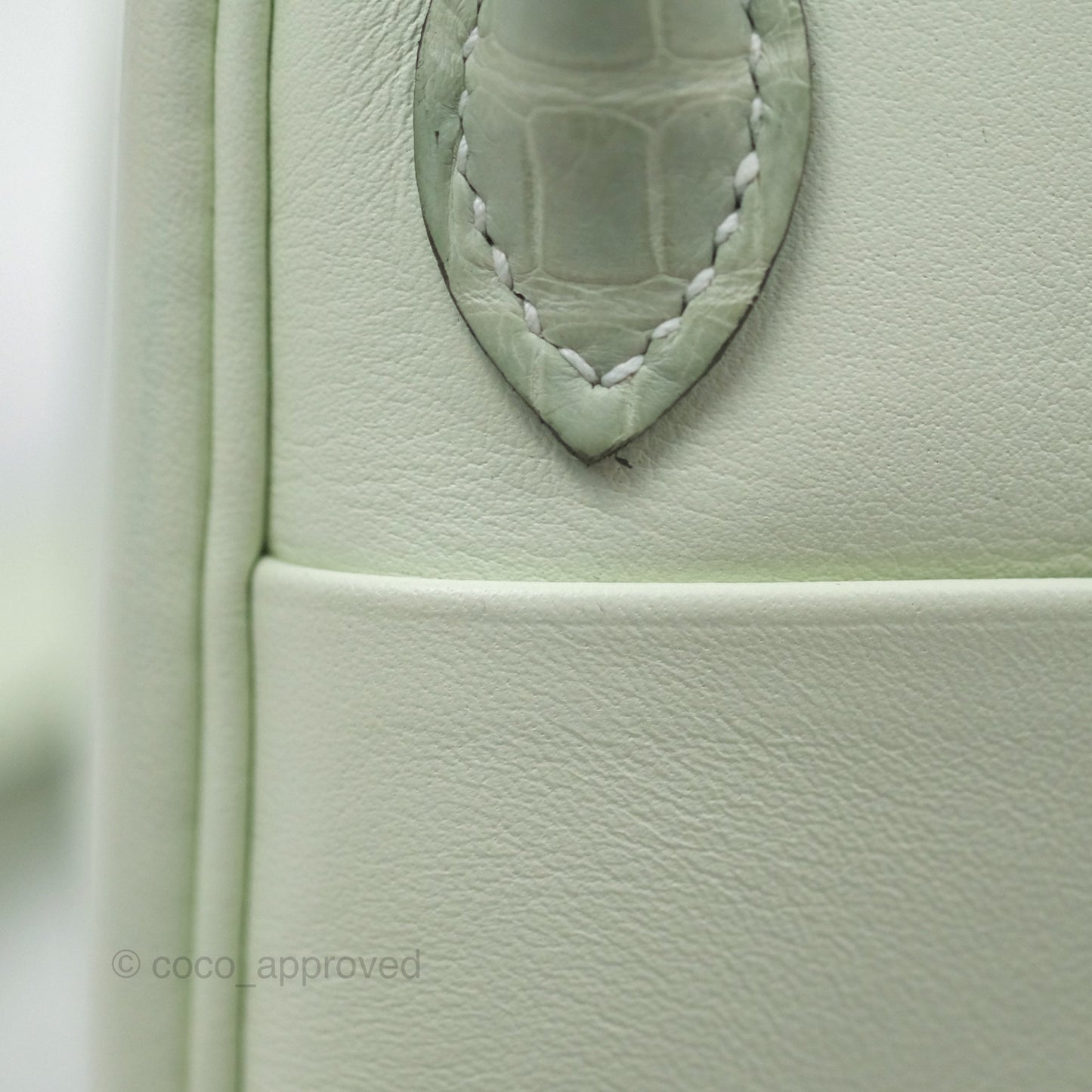 Hermès Mini Lindy Touch Vert Fizz 0S Swift Alligator Handle Gold Hardware