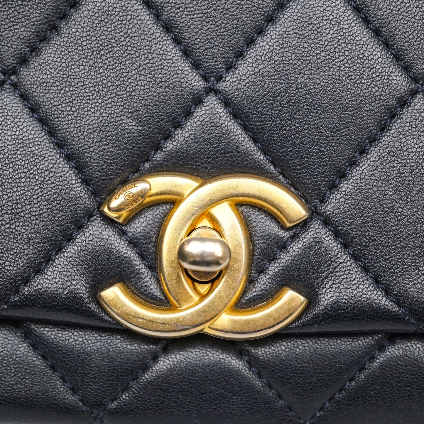 Chanel Quilted Entwined Chain Bag Navy Lambskin Aged Gold Hardware 21P