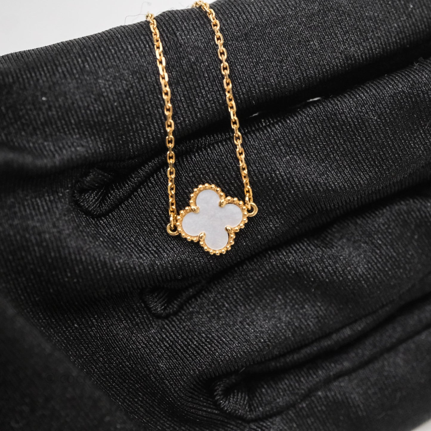 Van Cleef & Arpels White Mother-of-pearl Yellow Gold Set