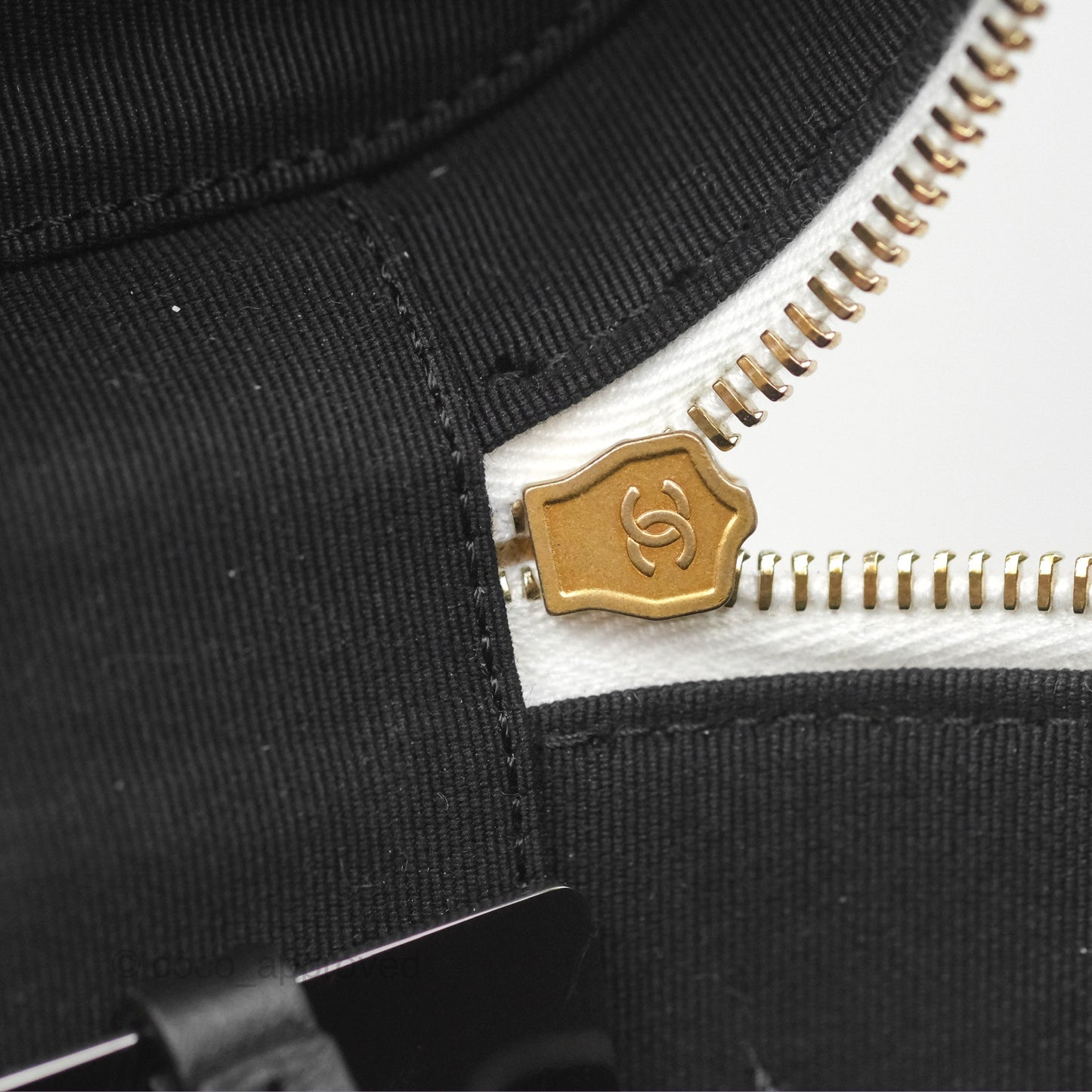 Chanel Vanity Case With Chain Shoulder Bag Quilted Calfskin Leather White