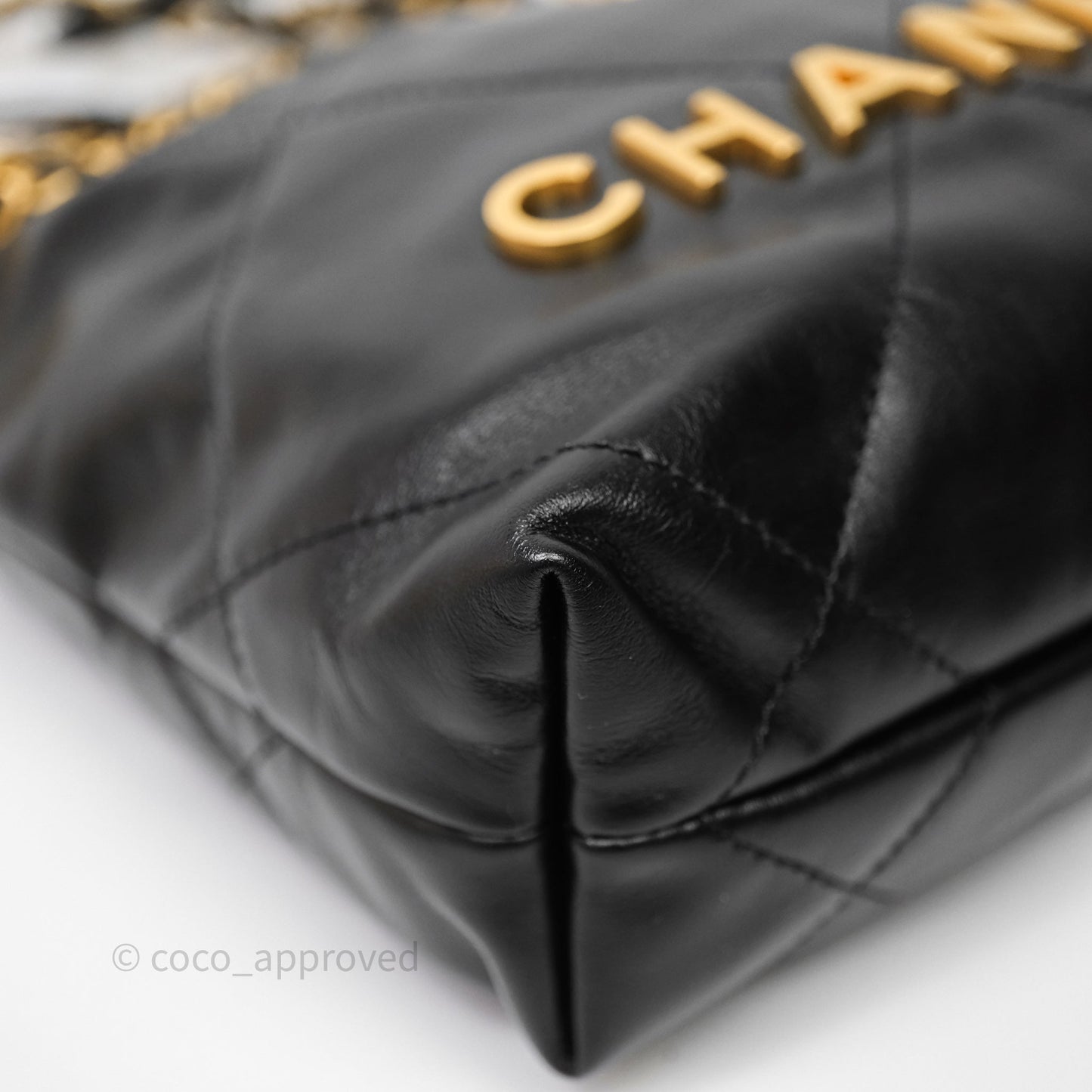 Chanel 22 Mini Bag Black Shiny Crumpled Calfskin Aged Gold Hardware