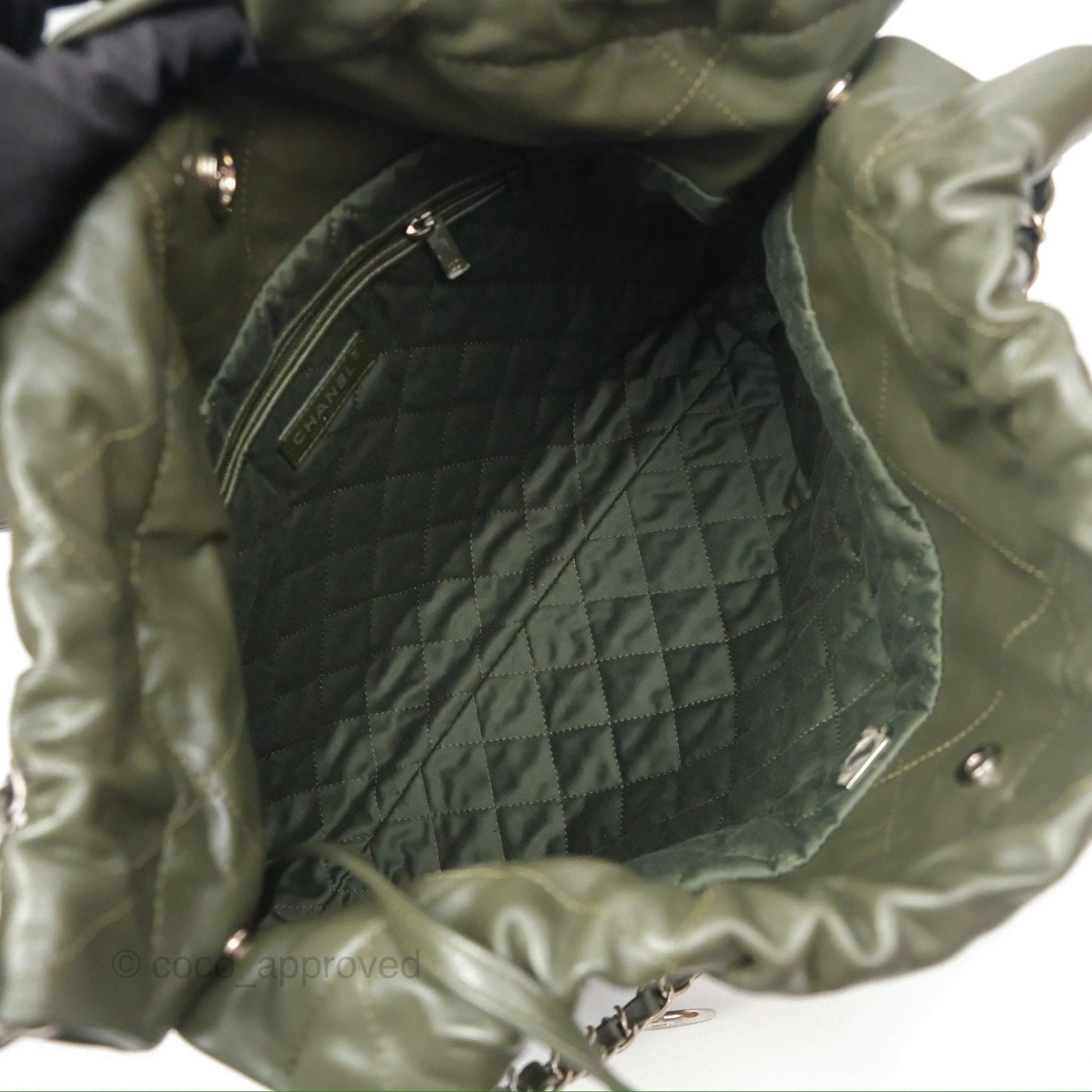 Chanel 22 Medium Green Shiny Calfskin Ruthenium Hardware