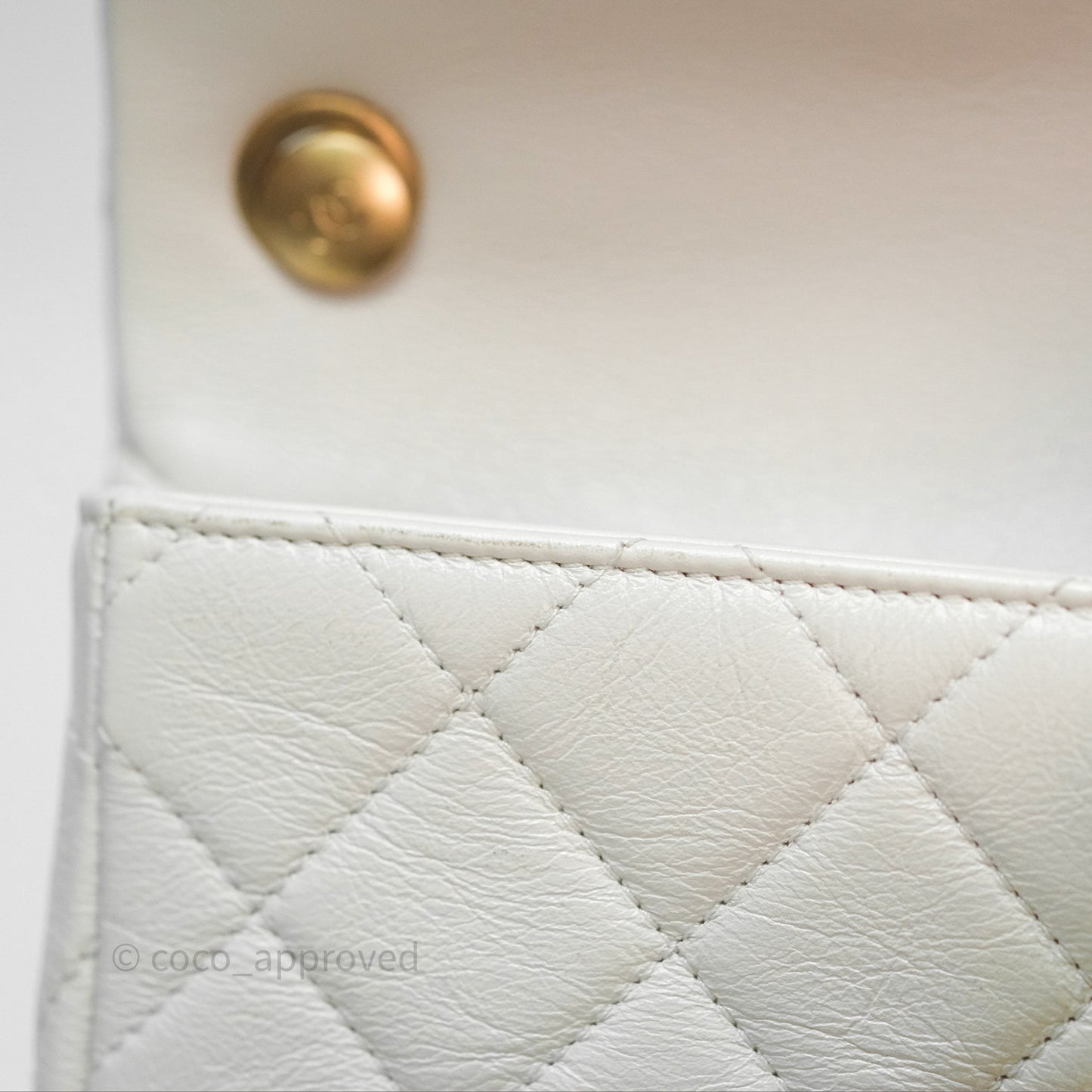 Chanel Quilted Pearl Flap Bag White Shiny Crumpled Calfskin Aged Gold Hardware 22C