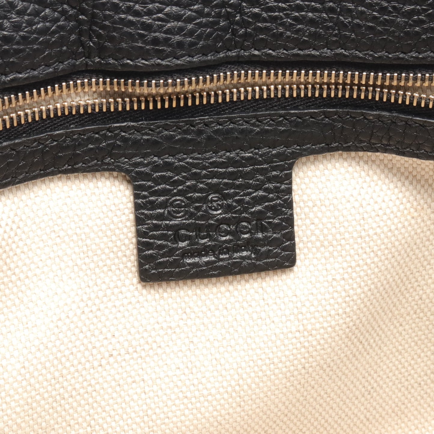 Luxury Gucci Trending 2025 Soho Interlocking G Chain shoulder bag Leather Black