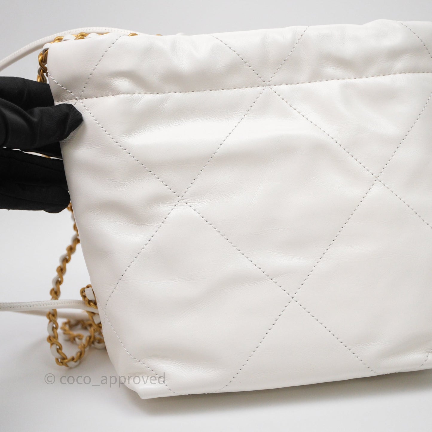 Chanel 22 Mini Bag White Shiny Crumpled Calfskin Aged Gold Hardware