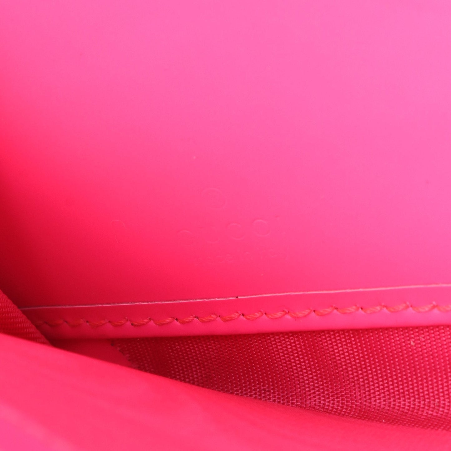 Luxury Gucci Trending 2025 GG Rubber Effect Round zipper long wallet Rubber Pink