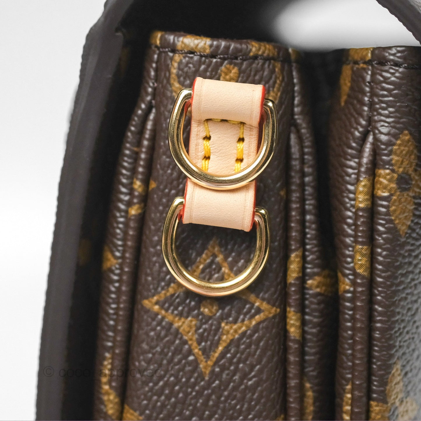 Louis Vuitton Pochette Métis East West Monogram Canvas