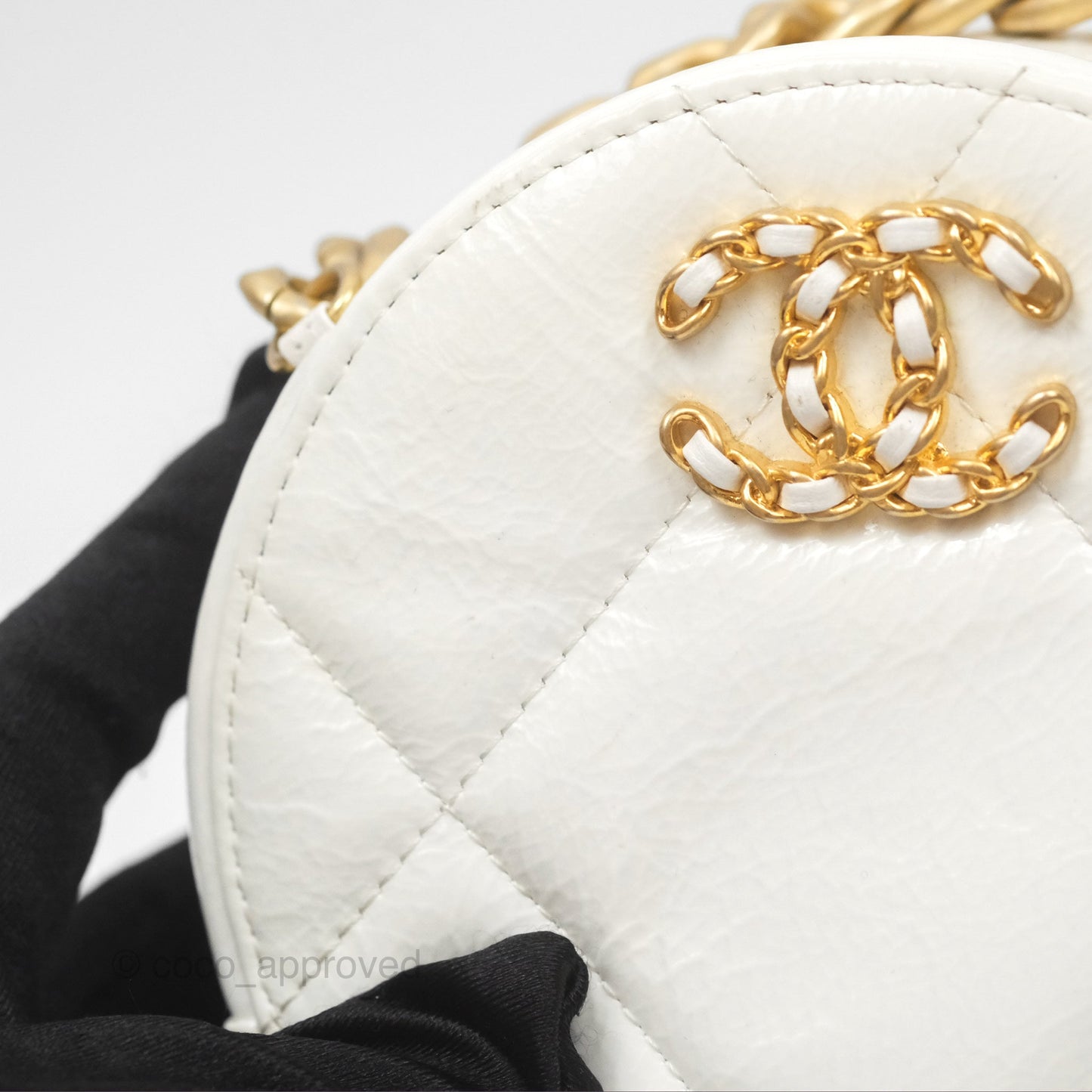 Chanel 19 Round Clutch With Chain White Glazed Calfskin Mixed Hardware