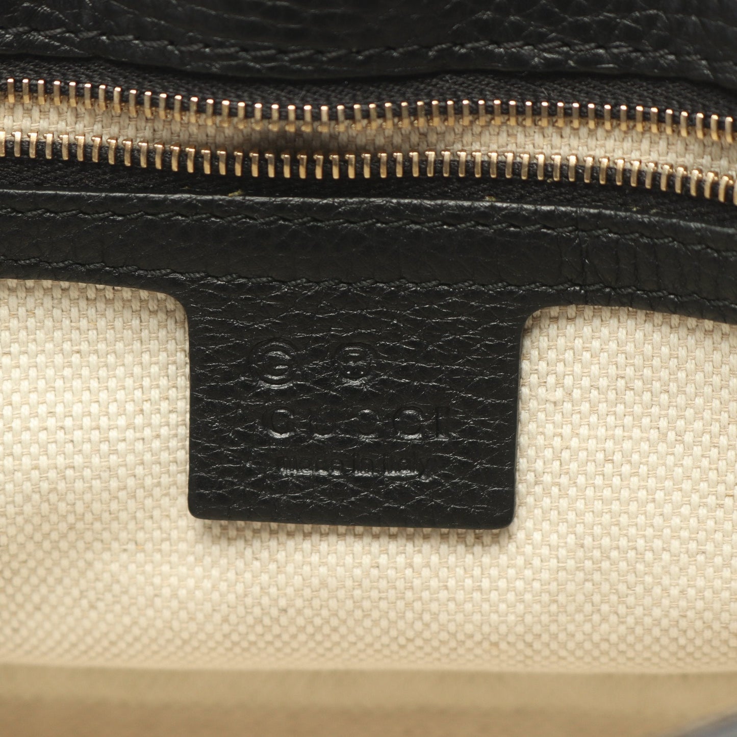 Luxury Gucci Trending 2025 Soho Interlocking G Chain shoulder bag Leather Black