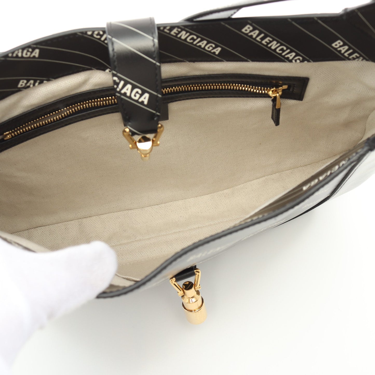 Luxury Gucci Trending 2025 Luxury Gucci Trending 2025 * BALENCIAGA Hacker Jackie 1961 Shoulder bag Leather Black White