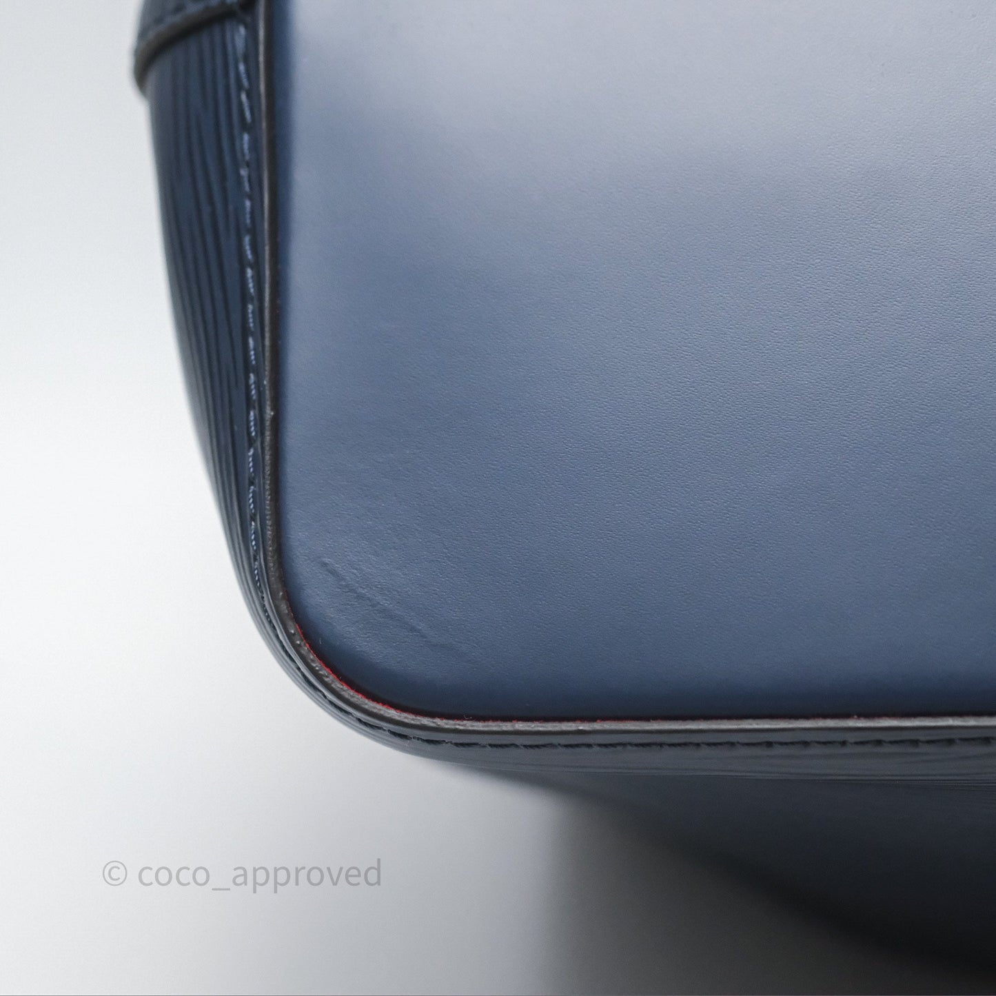 Louis Vuitton Neonoe MM Navy / Red Epi