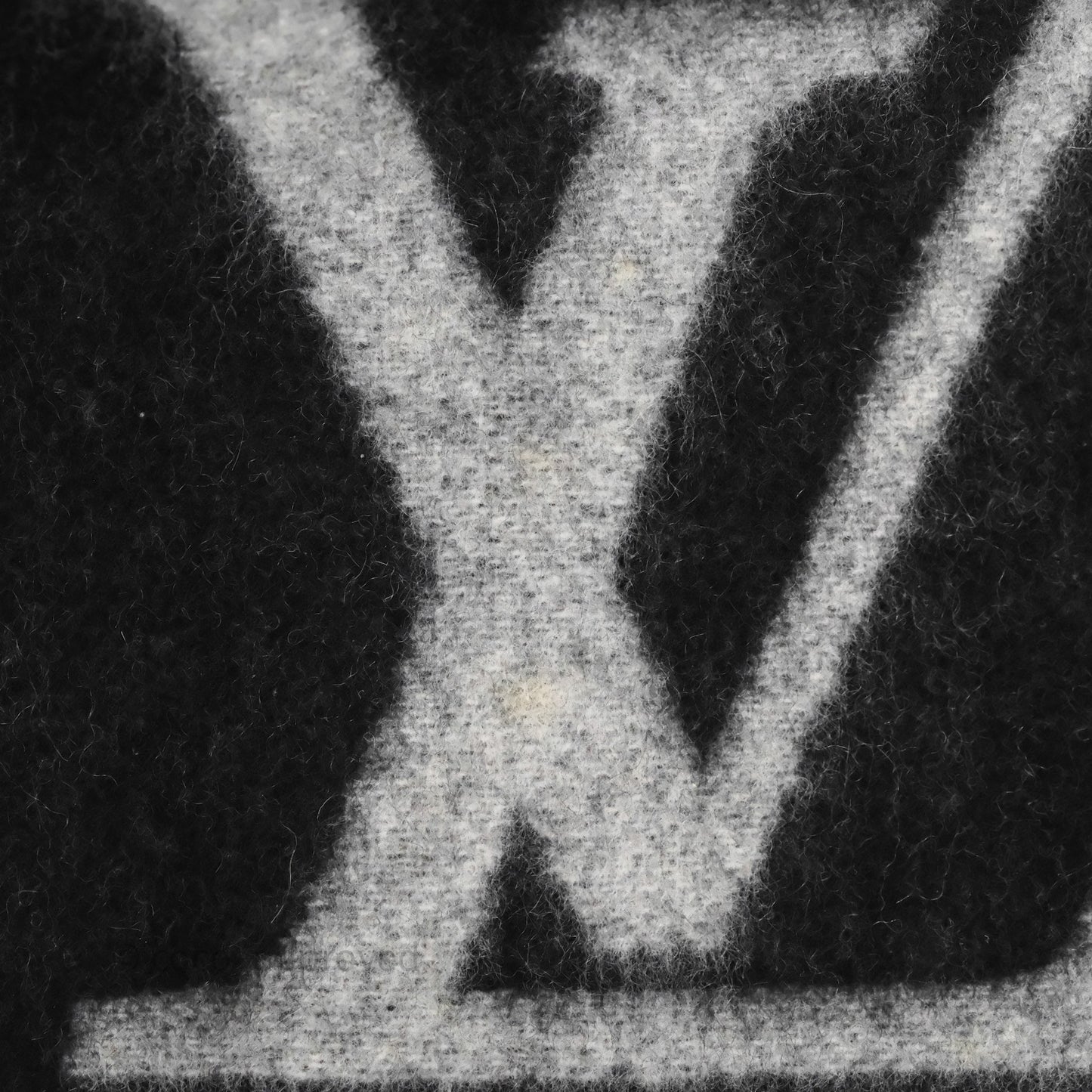 Louis Vuitton Reykjavik Scarf Cashmere Black Light Grey