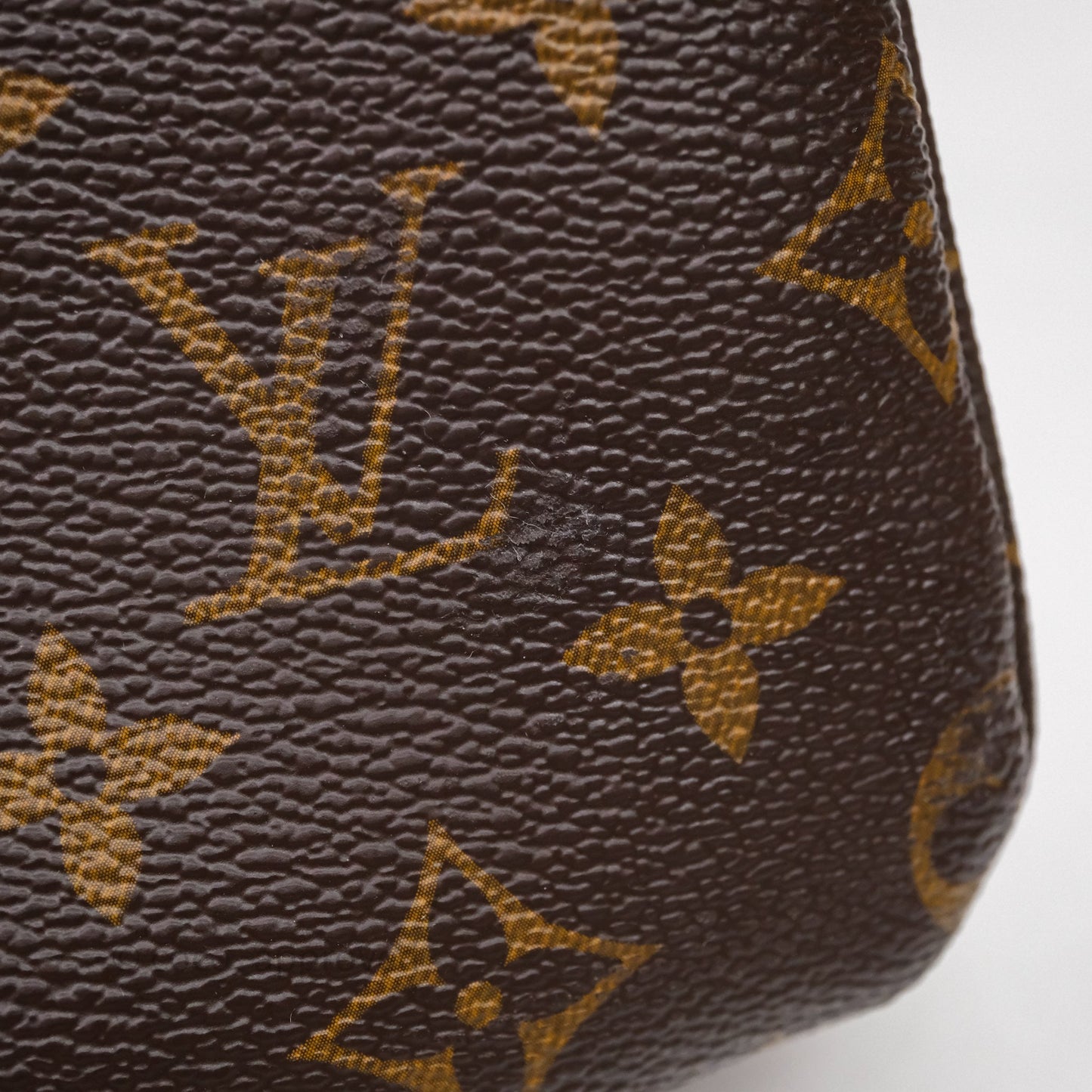 Louis Vuitton Pochette Metis Monogram Canvas