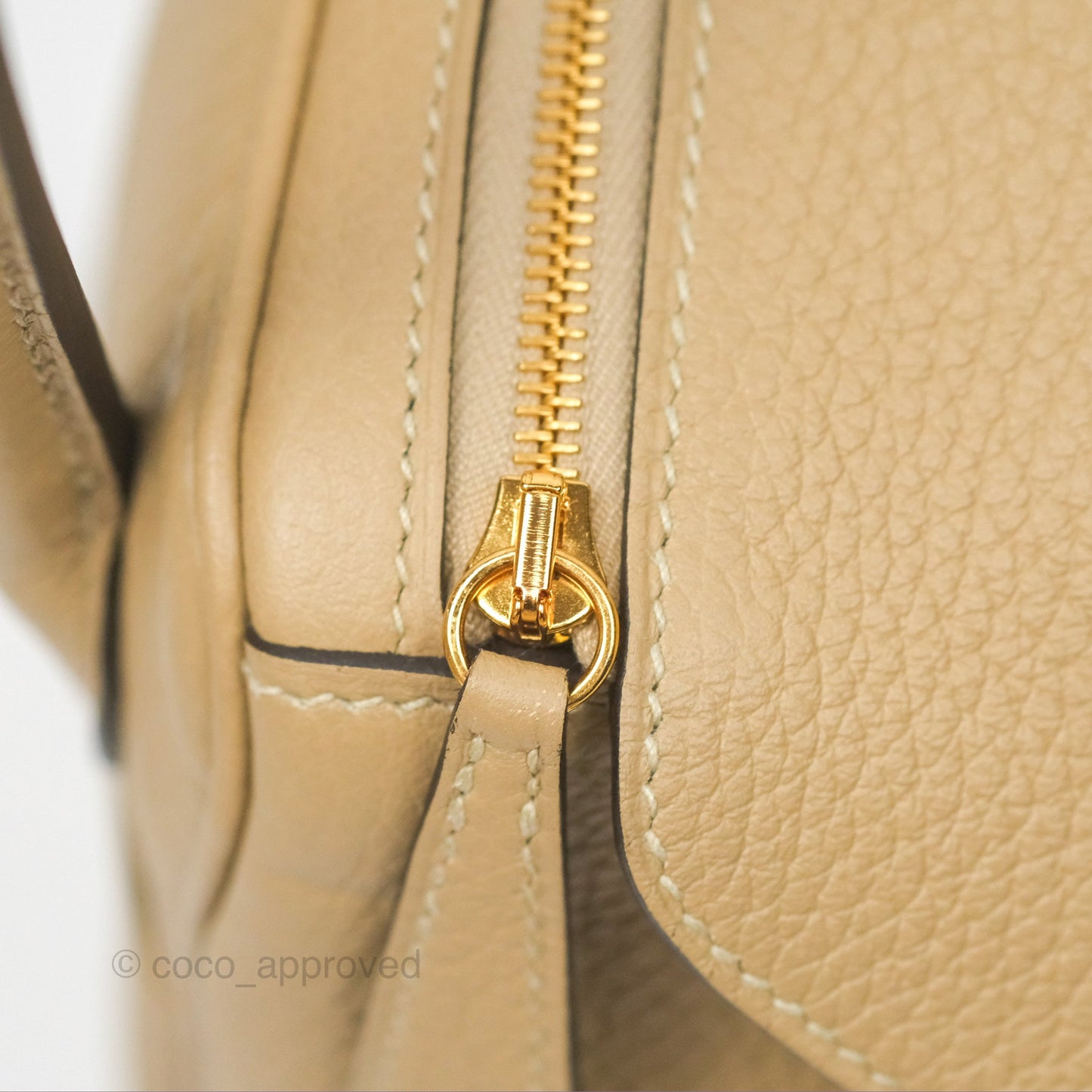 Hermès Lindy 26 Trench Clemence Gold Hardware