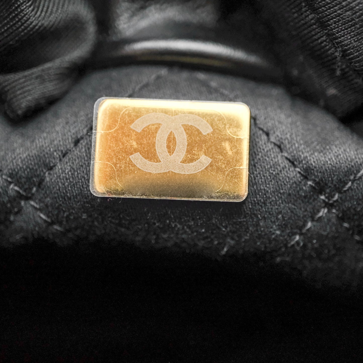 Chanel 22 Mini Bag Black Shiny Crumpled Calfskin Aged Gold Hardware