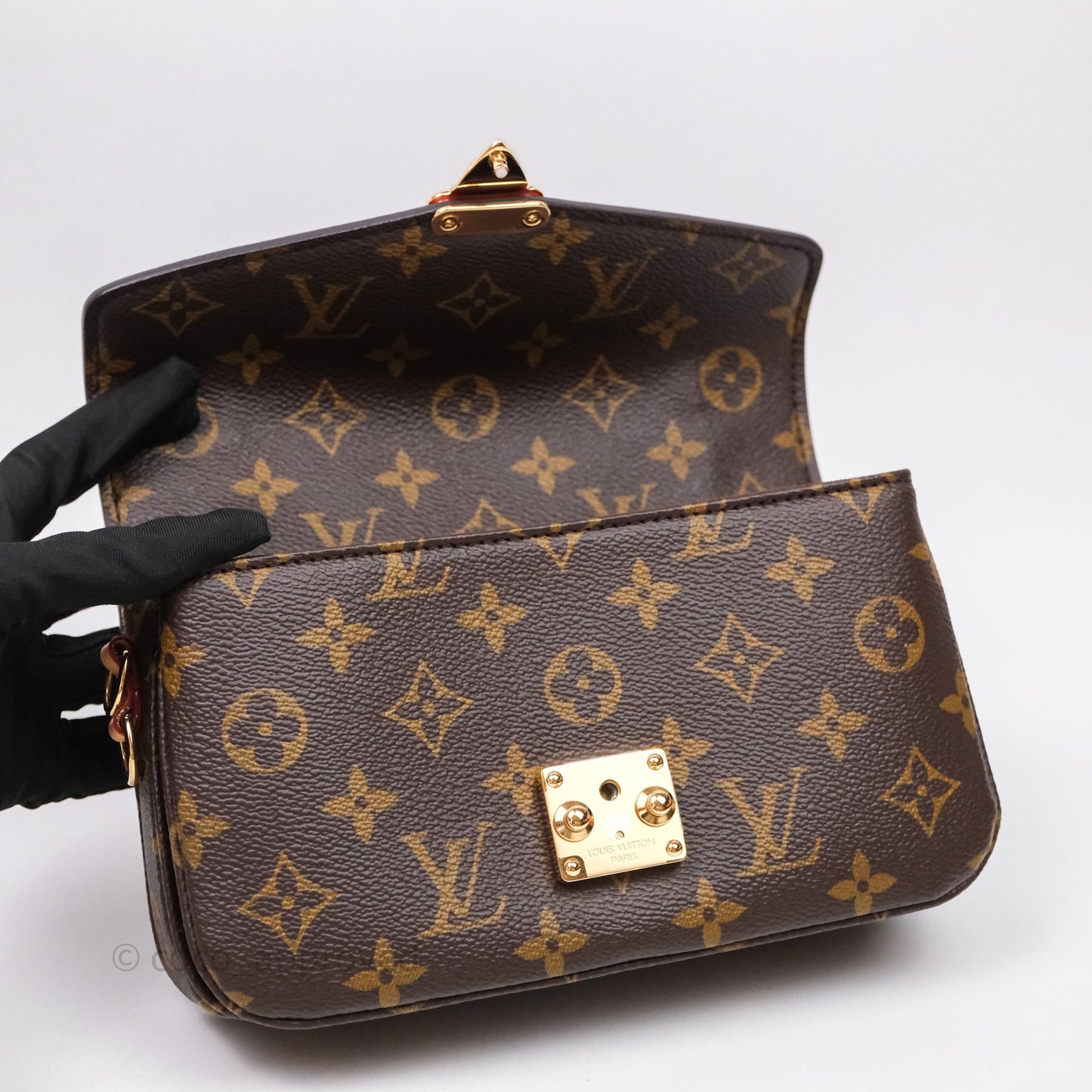 Louis Vuitton Pochette Métis East West Monogram Canvas