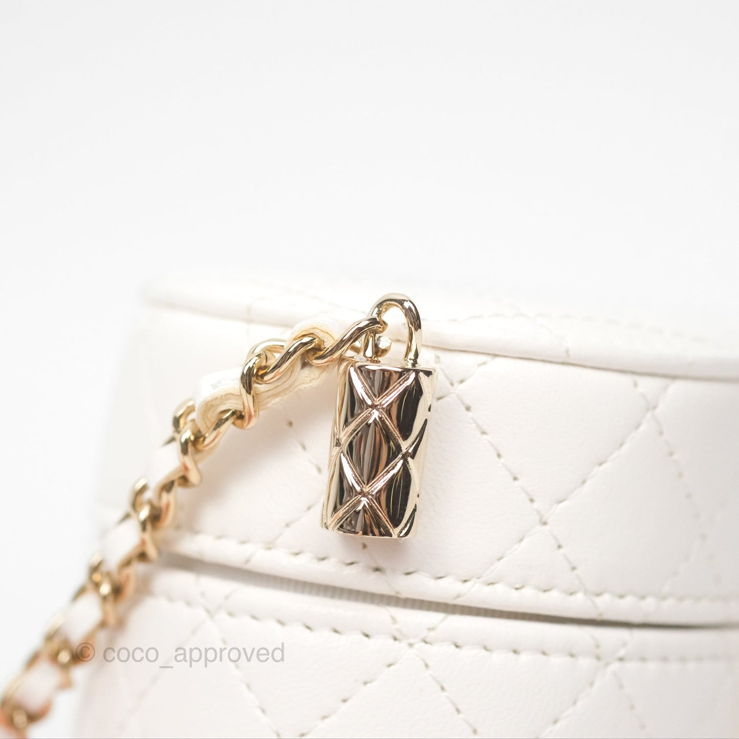 Chanel Quilted Round Vanity Clutch With Chain Lambskin White Gold Hardware