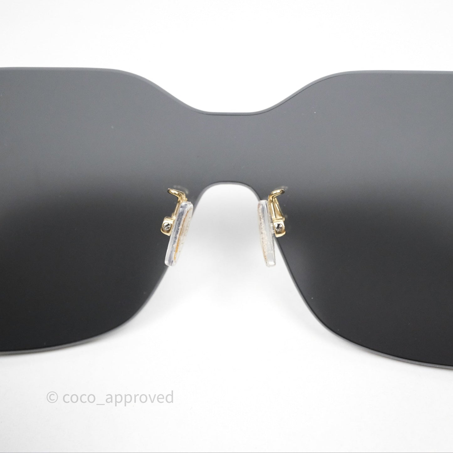 Fendi Fendi Logo Black Sunglasses Gold Tone