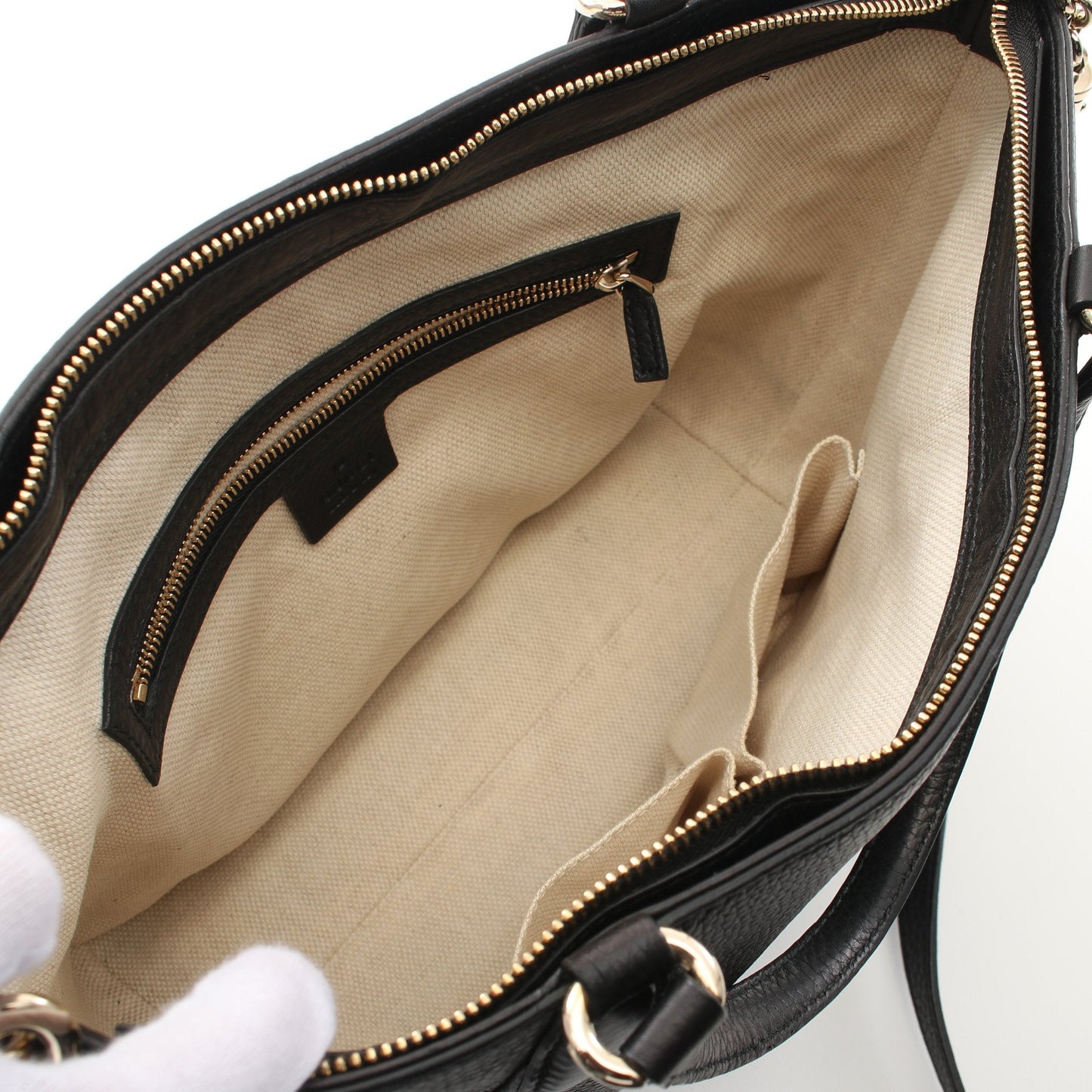 Luxury Gucci Trending 2025 Soho Interlocking G Handbag Leather Black Tassel 2WAY