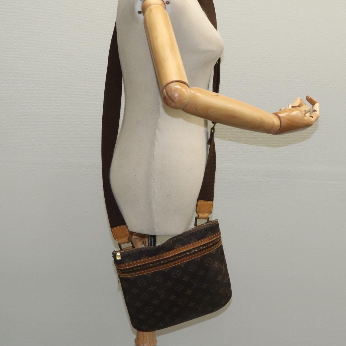 LOUIS VUITTON Monogram Pochette Bosphore Shoulder Bag M40044 LV 96554