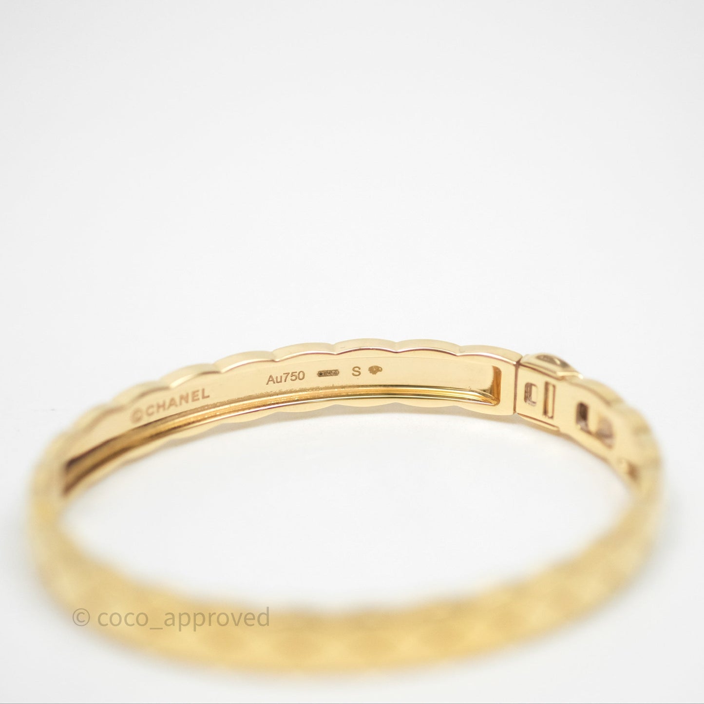 Chanel Coco Crush Bracelet Quilted Motif 18K Yellow Gold