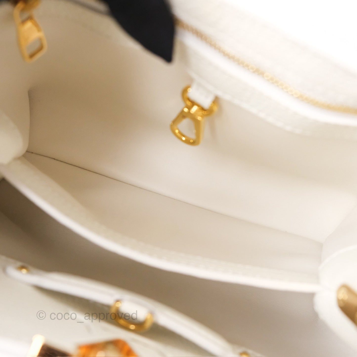 Louis Vuitton Taurillon Capucines BB Snow