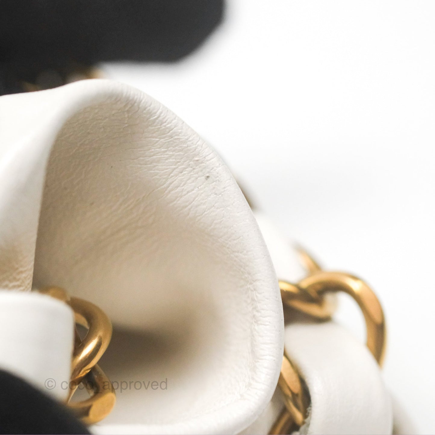 Chanel 22 Medium White Shiny Calfskin Aged Gold Hardware
