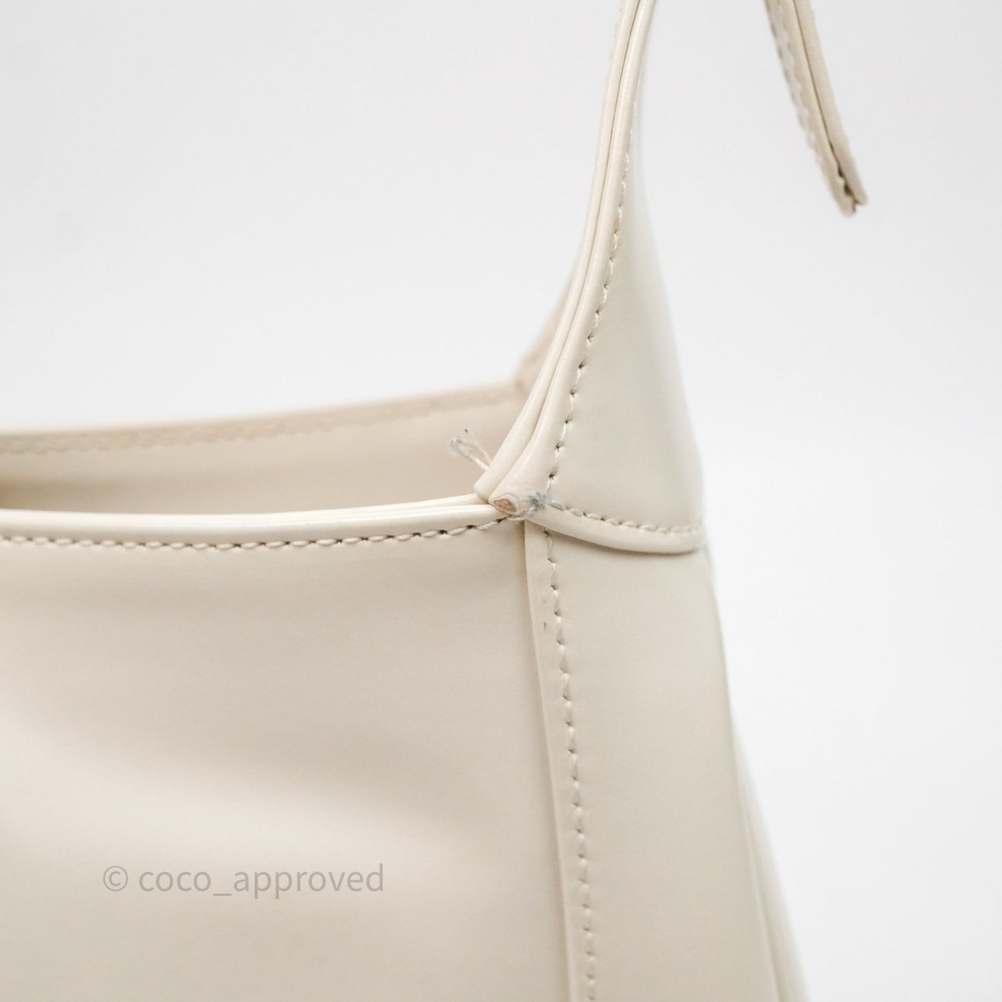 Gucci Jackie 1961 White Small Shoulder Bag Gold Hardware