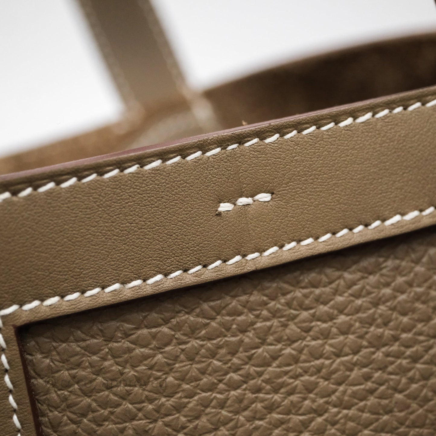 Hermès In-The-Loop 18 Etoupe Taurillon Clemence Veau Swift Gold Hardware